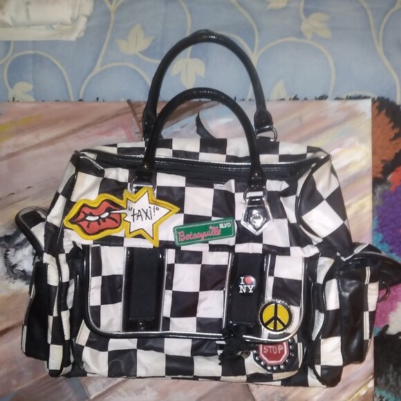 Betsey Johnson Betseyville White & Black Checkered New York Taxi Hobo Purse Bag - Picture 2 of 10